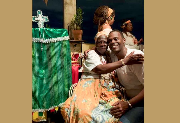 Rio de Janeiro (RJ) 18/01/2025 - Marcelo da Paz Ọlajinminá e Tia Celina, 87 anos matriarca do Caxambu do Salgueiro, patrimônio cultural e imaterial do Brasil
Foto: Marcelo da Paz Ọlajinminá/Arquivo pessoal