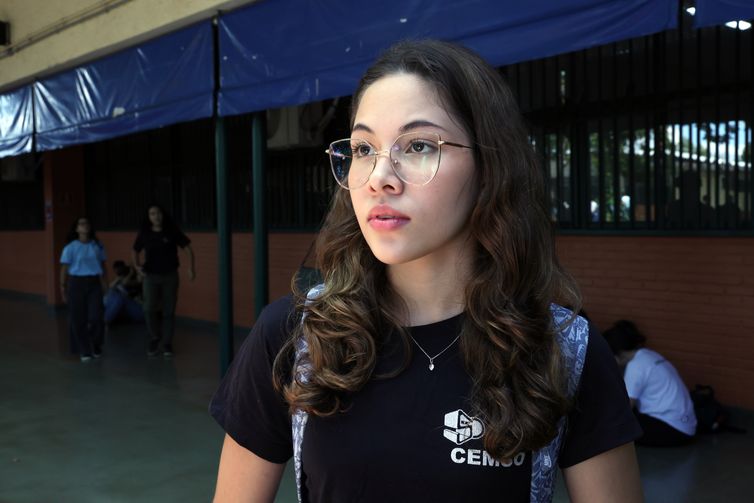 Brasília (DF), 13/02/2025 - A aluna da escola Setor Oeste, Hosana D´Paula, fala sobre o Programa Pé de Meia. Foto: Antônio Cruz/Agência Brasil