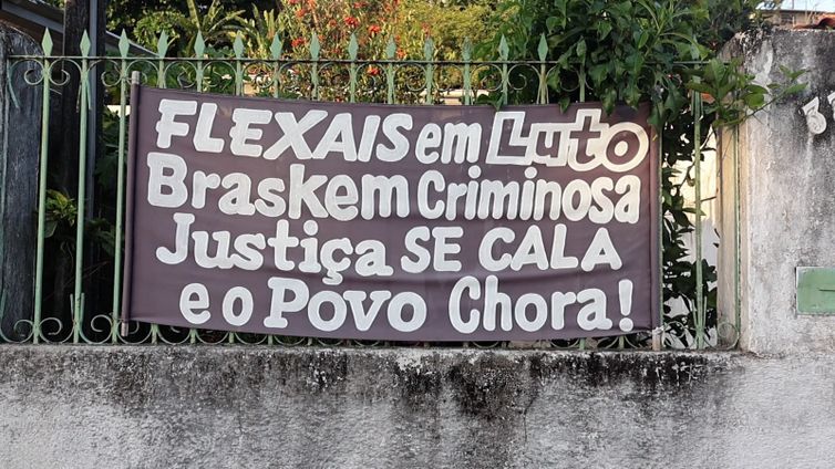 Brasília (DF) 25/02/2025 - Caso Braskem: impacto social abala também áreas vizinhas, revela filme.
Mineradora garante que obras de revitalização serão concluídas
Frame Ainda há moradores aqui/Divulgação