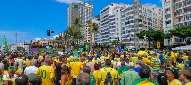 Brasília (DF) 16/03/2025 - TAto pro Bolsonaro em Copacabana.
Foto: Gilberto Costa/Agência Brasil