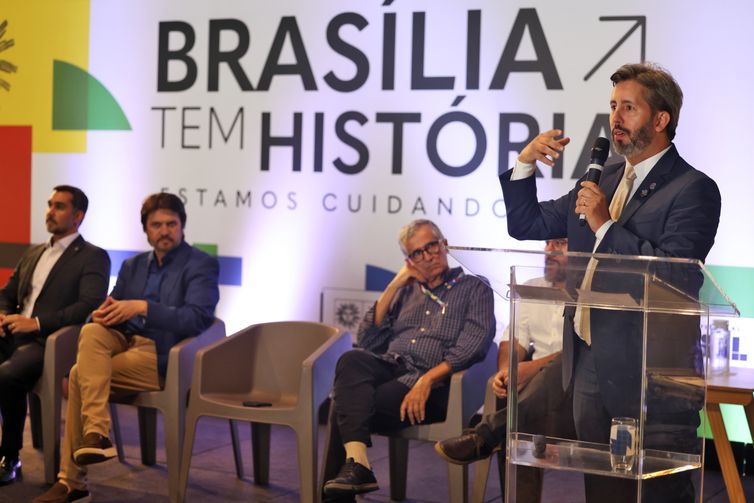 Brasília (DF), 22/04/2025 - O presidente do Instituto do Patrimônio Histórico e Artístico Nacional - IPHAN, Leandro Grass, durante apresentação do Projeto de Restauro da Praça dos Três Poderes e celebração de parceria entre Iphan e Governo do Distrito Federal (GDF) para a contratação de projetos técnicos para recuperar o Catetinho e o Museu Vivo da Memória Candanga, no âmbito do Novo PAC. Foto: José Cruz/Agência Brasil