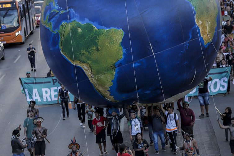 Brasília (DF), 10/04/2025 - Indígenas de várias etnias participam da marcha do acampamento terra livre (ATL).
Foto: Joédson Alves/Agência Brasil