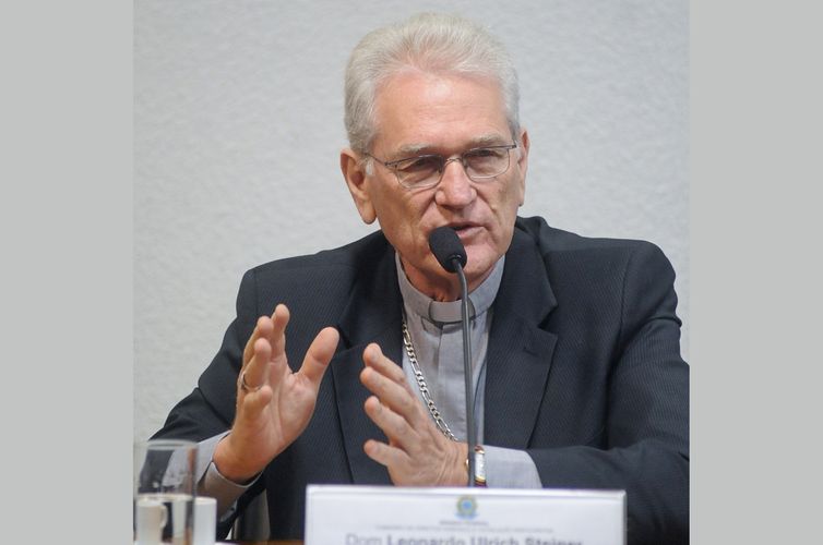 Pedro França/Agência Senado Brasília 21/04/2025 - Comissão de Direitos Humanos e Legislação Participativa (CDH) realiza audiência pública interativa destinada a debater a situação dos ministros de confissão religiosa idosos do Brasil.
Em pronunciamento, secretário–geral da da Conferência Nacional dos Bispos do Brasil (CNBB), Dom Leonardo Ulrich Steiner.
Foto: Pedro França/Agência Senado