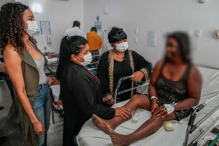 Imagens da comitiva ministerial à Bahia, onde uma indígena do povo Pataxó Hã Hã Hãi foi assassinada e outras pessoas da Terra Indígena Caramuru-Catarina Paraguassu ficaram feridas por disparos de arma de fogo neste domingo (21).

Foto: Leo Otero/ MPI