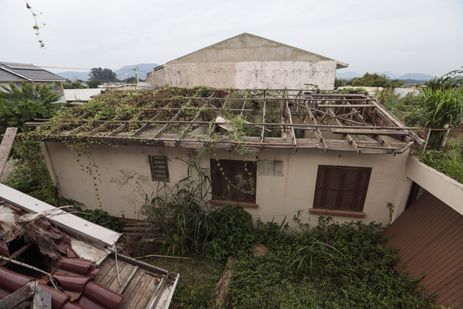 Arroio do meio (RS), 29/04/2025 - Bairro de navegantes, próximo ao rio Taquari, as residências foram totalmente destruídas pela última enchente.
A um ano o estado foi atingido por temporais que afetou mais de 400 municípios gaúchos, tiveram bairros inteiros alagados. A maior tragédia climática da história, deixou pelo menos 147 mortos e afetou mais de 2,1 milhões de pessoas.
Foto: Joédson Alves/Agência Brasil