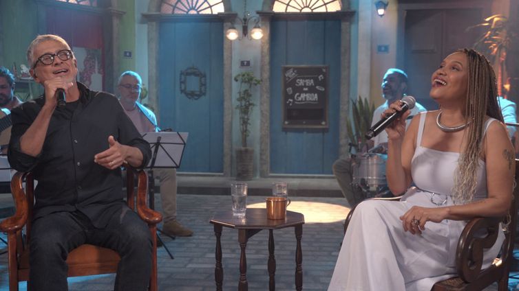 Rio de Janeiro (RJ) 30/05/2025 - O cantor e compositor Zé Renato é o convidado da apresentadora Teresa Cristina no Samba na Gamboa em tributo ao bamba Zé Keti (1921-1999) que vai ao ar na TV Brasil. Foto: TV Brasil