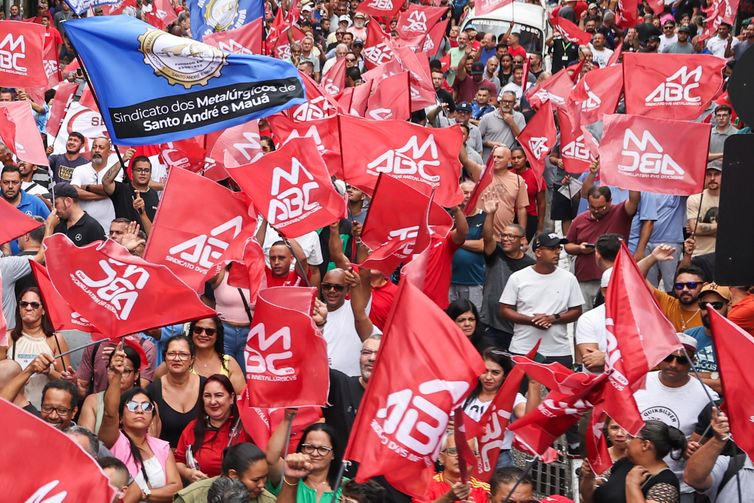 São Bernardo do Campo (SP), 14/03/2025 - Metalúrgicos do ABC fazem ato junto com movimentos sociais da região com o intuito de chamar a atenção da população e pressionar o Congresso Nacional para a votação de medidas que influenciam diretamente a vida da classe trabalhadora.
Foto: Paulo Pinto/Agência Brasil