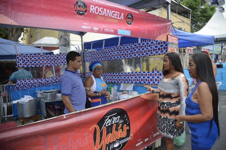 A Feira das Yabás, patrimônio cultural imaterial do Rio, volta a acontecer após negociação com Prefeitura, nas ruas de Oswaldo Cruz,  zona norte, em comemoração de 10 anos, com comidas tipicamente afro-brasileiras. 