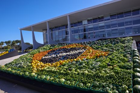 Brasília (DF) 30/06/2025 O presidente Luiz Inácio Lula da Silva, acompanhado dos ministros do Desenvolvimento, Indústria, Comércio e Serviços, Geraldo Alckmin, da Fazenda, Fernando Haddad e da Agricultura Familiar, Paulo Teixeira,  participa da cerimônia de lançamento do Plano Safra da Agricultura Familiar 2025/2026. Foto: Fabio Rodrigues-Pozzebom/ Agência Brasil