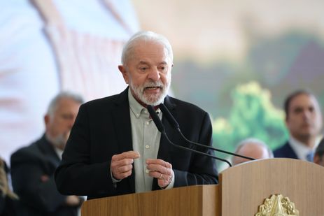 Brasília (DF) 30/06/2025 O presidente Luiz Inácio Lula da Silva, acompanhado dos ministros do Desenvolvimento, Indústria, Comércio e Serviços, Geraldo Alckmin, da Fazenda, Fernando Haddad e da Agricultura Familiar, Paulo Teixeira,  participa da cerimônia de lançamento do Plano Safra da Agricultura Familiar 2025/2026. Foto: Fabio Rodrigues-Pozzebom/ Agência Brasil