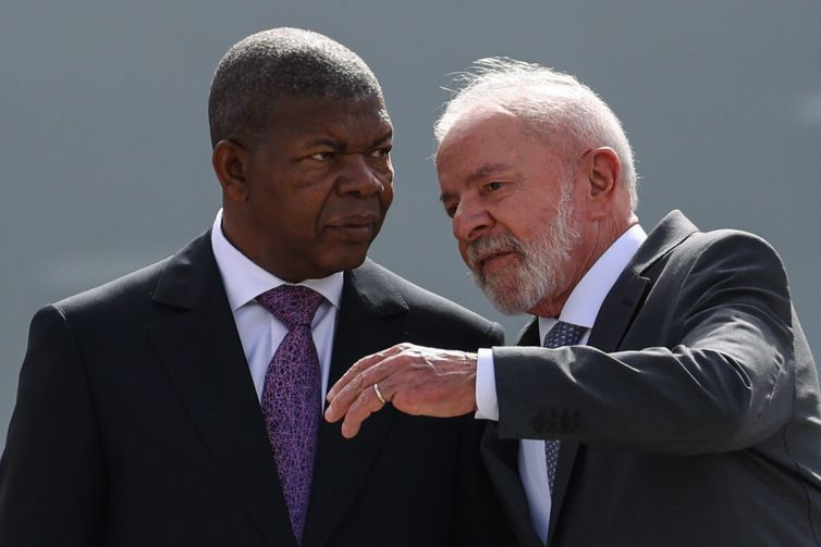 Marcelo Camargo/Agência Brasil Brasília (DF), 23/05/2025 - O presidente Luiz Inácio Lula da Silva (d), recebe o presidente de Angola, João Lourenço (e), em cerimônia oficial no Palácio do Planalto.
Foto: Marcelo Camargo/Agência Brasil