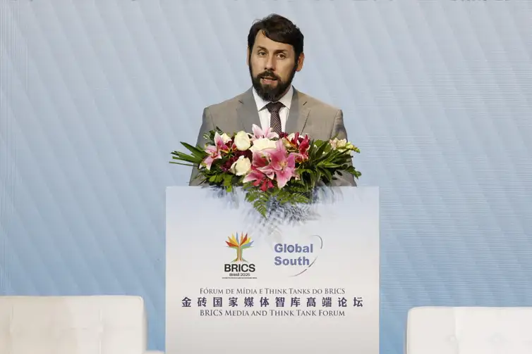 Fernando Frazão/Agência Brasil Rio de Janeiro (RJ), 16/07/2025 – O diretor-geral da Empresa Brasil de Comunicação (EBC), Bráulio Ribeiro, no Fórum de Mídia e Think Tanks do Brics, realizado na Barra da Tijuca. Foto: Fernando Frazão/Agência Brasil