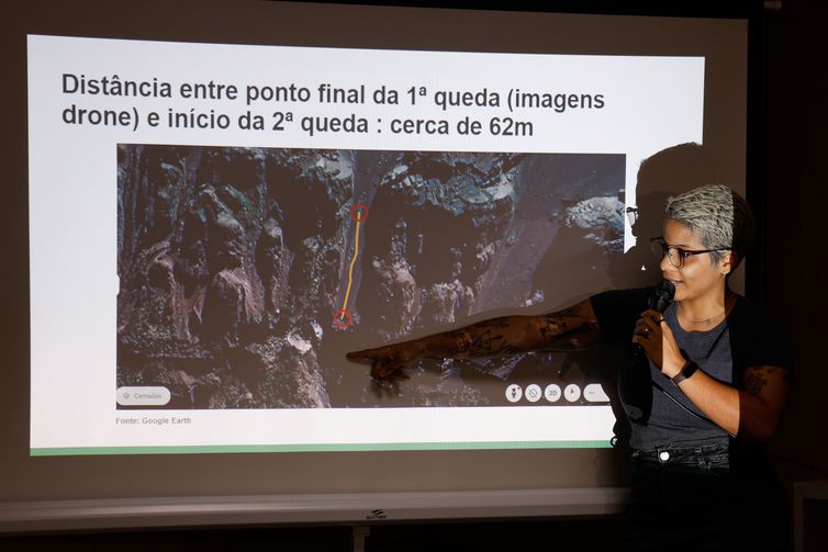 Rio de Janeiro (RJ), 11/07/2025 - Mariana Marins, irmã de Juliana, esclarece o acidente durante coletiva de imprensa concedida pela família de Juliana Marins, brasileira que faleceu durante uma trilha no Monte Rinjani na Indonésia, na Defensoria Pública da União (DPU), centro da cidade. Foto: Tânia Rêgo/Agência Brasil