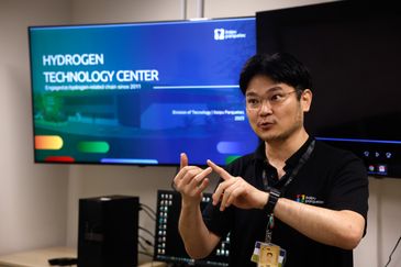 Foz do Iguaçu (PR), 17/07/2025 - Dan Yushin Miyaji,
 pesquisador do Centro de Tecnologias de Hidrogênio, no laboratório de hidrogênio verde, do Itaipu Parquetec. Foto: Tânia Rêgo/Agência Brasil