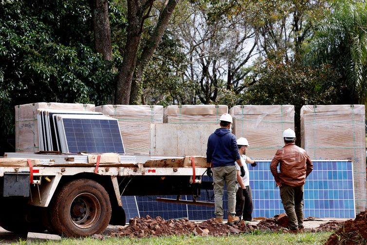 Foz do Iguaçu (PR), 17/07/2025 - Canteiro de obras da Usina Fotovoltaica Flutuante da Itaipu Binacional. Foto: Tânia Rêgo/Agência Brasil