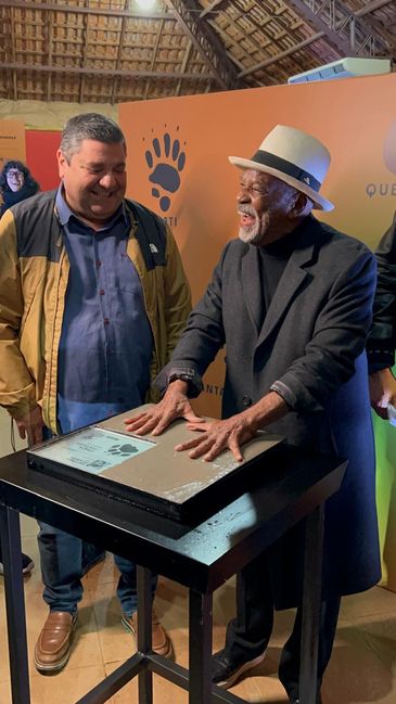 Antônio Pitanga deixa marca na calçada da fama de Bonito (MS)