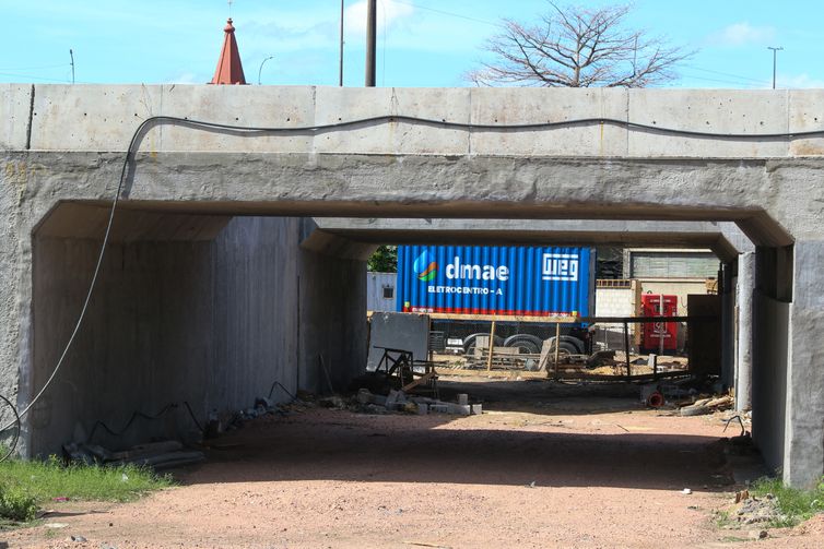 Porto Alegre (RS), 01/05/2025 – Uma das 14 comportas e casa de bomba de drenagem de água, que cercam o rio Guaíba em manutenção. Ha um ano o estado foi atingido por temporais que afetou mais de 400 municípios gaúchos, tiveram bairros inteiros alagados. A maior tragédia climática da história, deixou pelo menos 147 mortos e afetou mais de 2,1 milhões de pessoas.
Foto: Joédson Alves/Agência Brasil