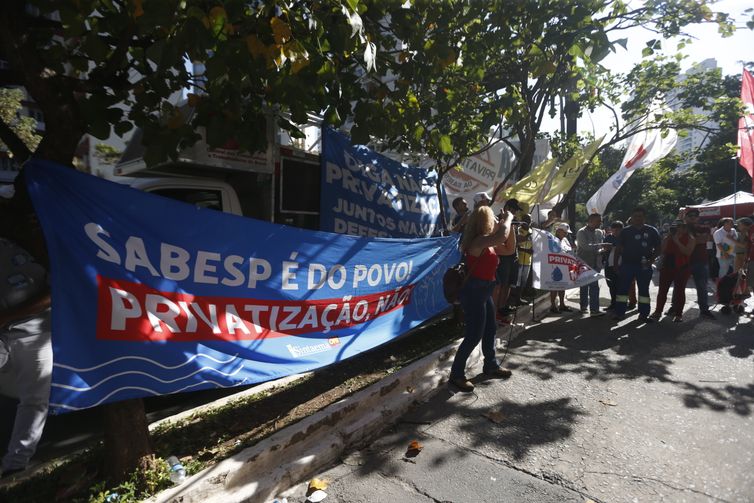São Paulo (SP) 02/05/2024 - Manifestação contra a privatização da SABESP, na Câmara de Vereadores de São Paulo.
Foto: Paulo Pinto/Agência Brasil