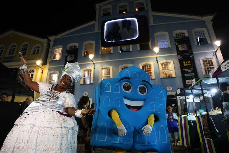 Salvador (BA), 06/08/2025 - Abertura da Festa Literária Internacional do Pelourinho - Flipelô, que homenageia Dias Gomes, no Largo do Pelourinho. Foto: Rovena Rosa/Agência Brasil