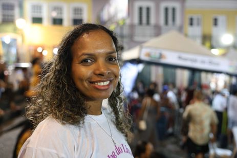 Salvador (BA), 06/08/2025 - A professora Flávia Lima participa da abertura da Festa Literária Internacional do Pelourinho - Flipelô, que homenageia Dias Gomes, no Largo do Pelourinho. Foto: Rovena Rosa/Agência Brasil
