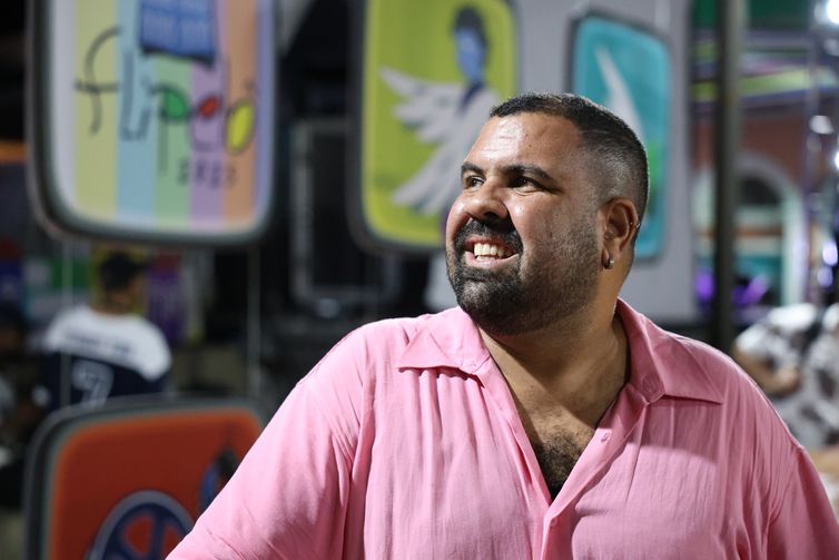Salvador (BA), 08/08/2025 - O curador da Vila Literária, Deco Lipe, fala sobre a programação da Festa Literária Internacional do Pelourinho - Flipelô, no centro histórico de Salvador. Foto: Rovena Rosa/Agência Brasil