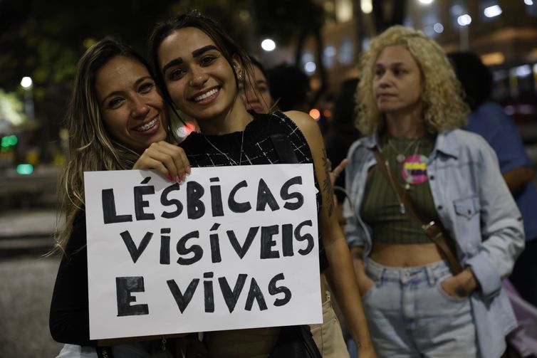 Rio de Janeiro (RJ), 19/08/2024 – Dia do Orgulho Lésbico reúne mulheres no centro da cidade em luta por direitos e contra o preconceito. Foto: Fernando Frazão/Agência Brasil