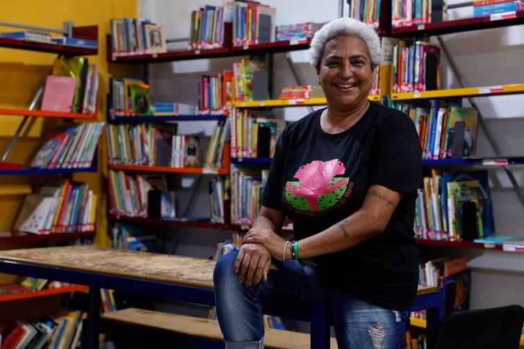 Rio de Janeiro (RJ), 21/08/2025 - diretora da biblioteca comunitária Atelier das Palavras, no morro da Mangueira, zona norte da cidade. Foto: Tânia Rêgo/Agência Brasil