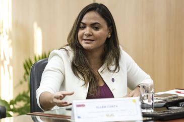 Brasília (DF), 07/08/2025 - A coordenadora-geral do Ligue 180, Ellen Costa, apresenta o novo painel do Ligue 180. Foto: Marcelo Camargo/Agência Brasil
