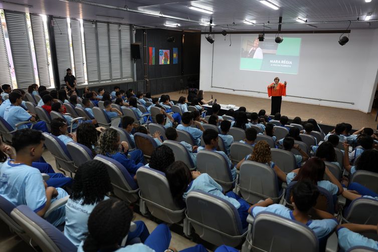 Brasília (DF), 05/09/2025 - Alunos do CED 04 de Taguatinga participam de ação de ativação de marketing de Agência Brasil pelo Dia da Amazônia. Foto: Valter Campanato/Agência Brasil