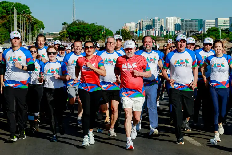 Presidente da República, Luiz Inácio Lula da Silva, durante a participação na Corrida e Caminhada MEC 95 anos, na Esplanada dos Ministérios. Brasília - DF.   Foto: Ricardo Stuckert / PR
