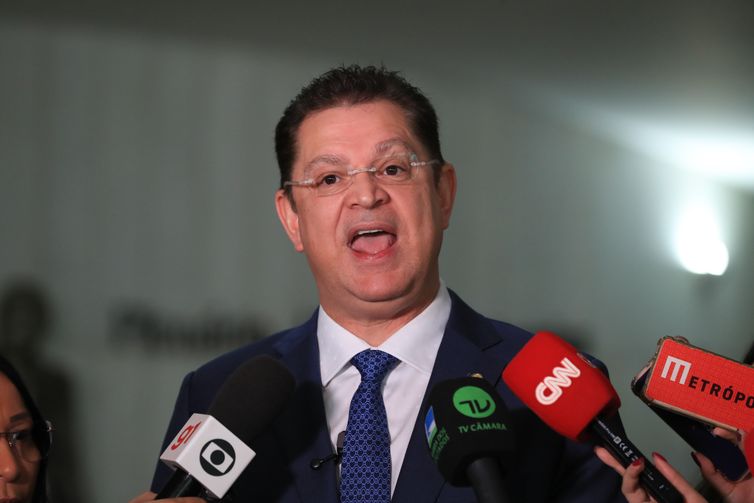 Brasília (DF), 26/06/2025  - O líder do PL na Câmara, Deputado Sóstenes Cavalcante, durante coletiva no Salão Verde. Falou sobre a votação do IOF.. Foto: Lula Marques/Agência Brasil