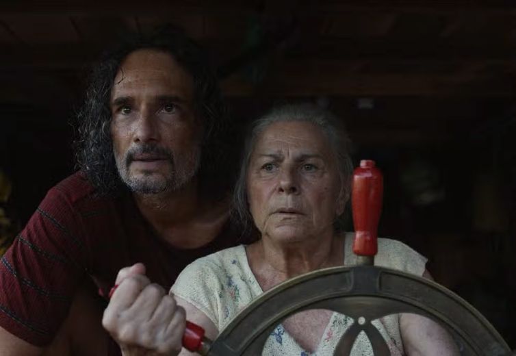 Brasília (DF), 23/01/2025 - Atores Rodrigo Santoro e Denise Weinberg em cena de 'O último azul'. Foto: Guilhermo Garza/Desvia