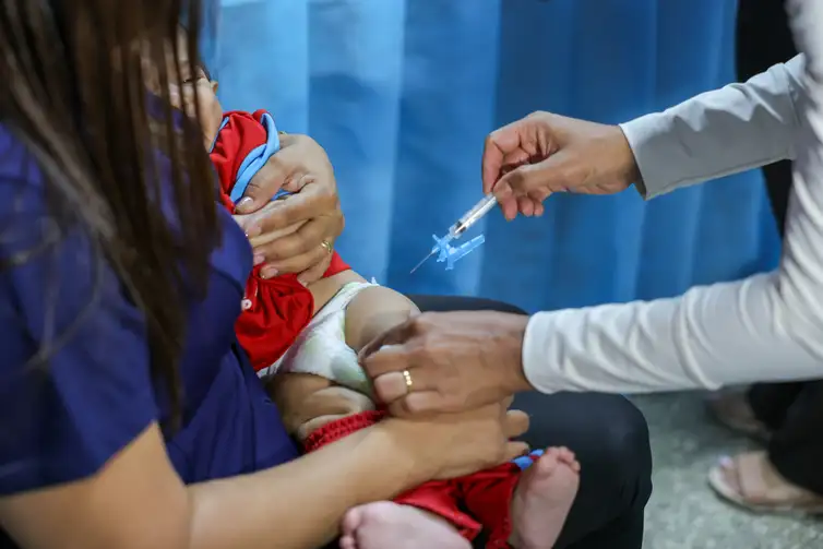 Brasília (DF) 15/04/2025 A Secretaria de Saúde do DF promove um dia de vacinação infantil  na Creche Sempre Viva, na cidade satélite de Ceilândia, DF  Foto: Fabio Rodrigues-Pozzebom/ Agência Brasil