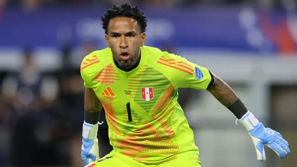 Pedro Gallese, do Peru, reage