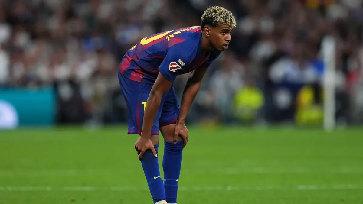 Lamine Yamal do FC Barcelona durante o El Clássico.