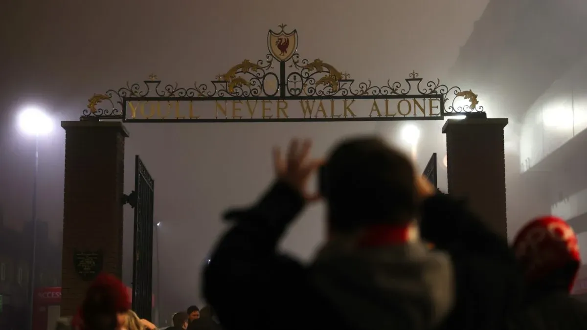 Torcedores do Liverpool compareceram a Anfield para o jogo do Boxing Day contra o Leicester City FC em 2024.
