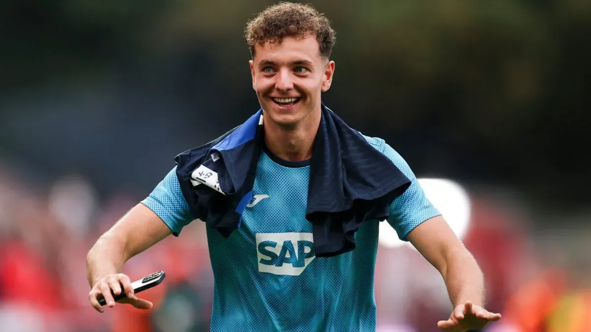 Fisnik Asllani, estrela do Hoffenheim, comemorando um gol