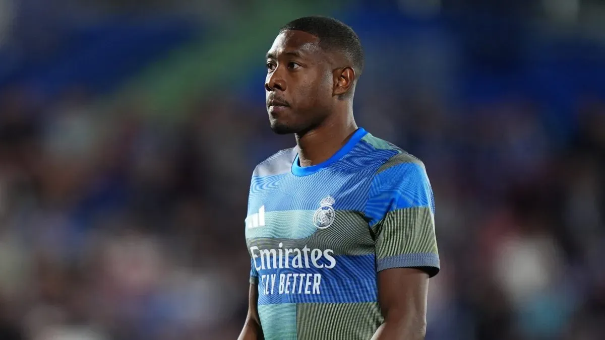 David Alaba do Real Madrid se aquecendo.