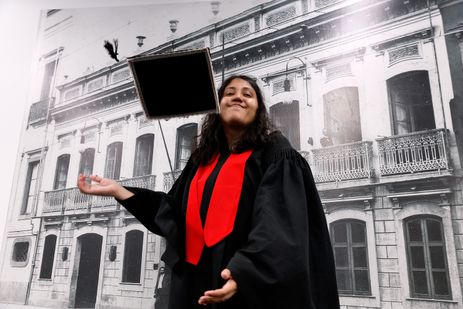 Rio de Janeiro (RJ), 14/10/2025 -A formanda Lady Vitoria, durante formatura da turma 2025 do Curso de Formação de Escritores , da Universidade das Quebradas , criada por Heloísa Teixeira (1947–2025) e Numa Ciro, na Academia Brasileira de Letras. Foto: Tânia Rêgo/Agência Brasil