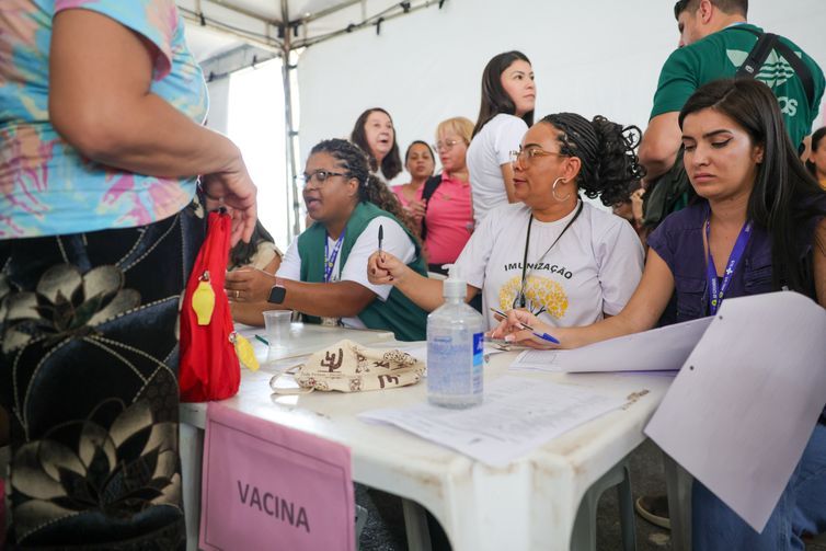 Brasília (DF) 17/10/2025 O Dia D nacional de multivacinação, mobilização voltada à atualização da caderneta de crianças e adolescentes menores de 15 anos, no Riacho Fundo II, cidade satéite de Brasília.   Foto: Fabio Rodrigues-Pozzebom/ Agência Brasil