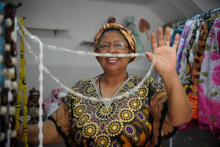 Rio de Janeiro - Mãe Nilse de Iansã no terreiro Ilê Omolu Oxum, em São João de Mereti