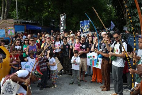 São Paulo (SP), 25/11/2025 - Ato em defesa da EMEI Antônio Bento, da escola pública, da educação antiracista e contra a intolerância religiosa, a violência policial e o abusod e poder. Foto: Rovena Rosa/Agência Brasil