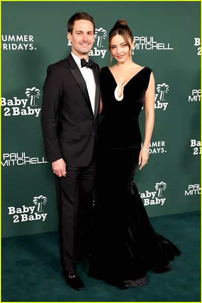 celebridades participando da Baby2Baby Gala