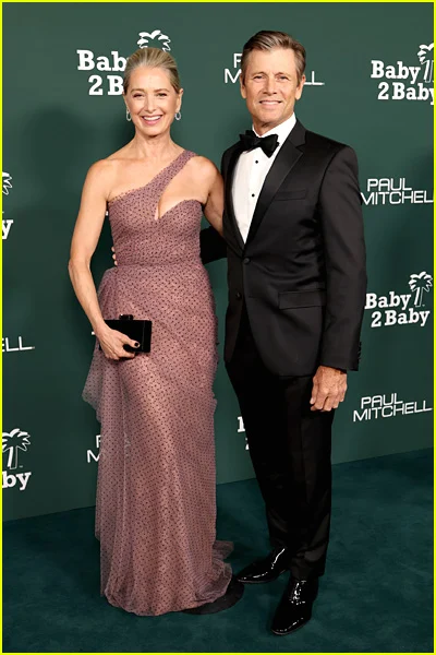 celebridades participando da Baby2Baby Gala
