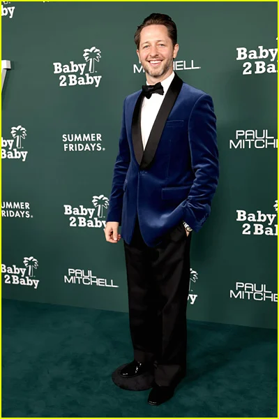 celebridades participando da Baby2Baby Gala