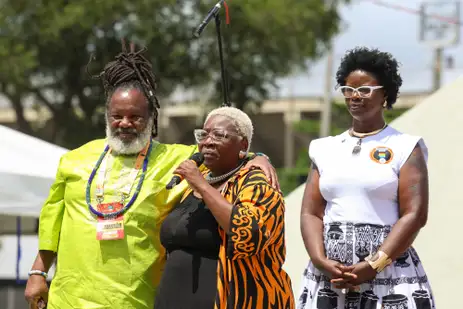 Rio de Janeiro (RJ), 20/11/2025 – A presidente da Associação das Comunidades Quilombolas do Estado do Rio de Janeiro (Acquilerj), Bia Nunes fala durante ato do Dia da Consciência Negra no Monumento a Zumbi dos Palmares, no centro do Rio de Janeiro. Foto: Tomaz Silva/Agência Brasil