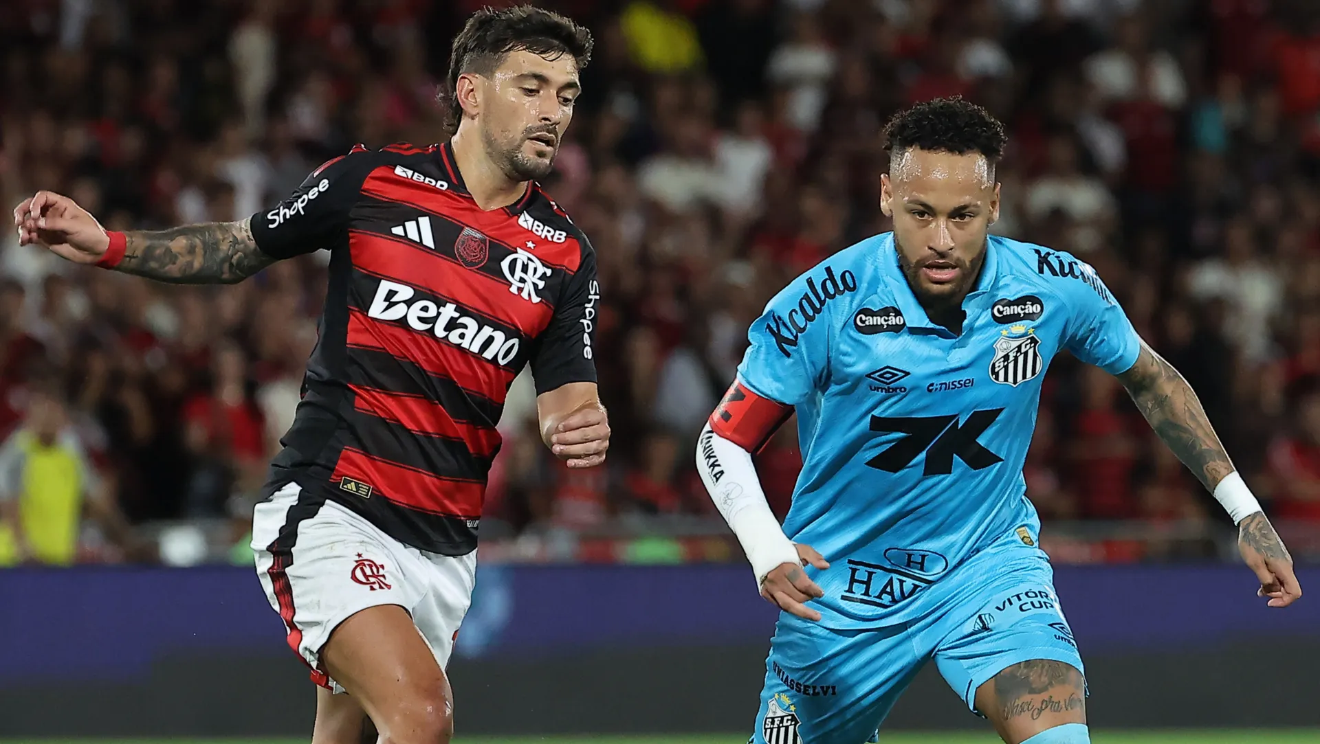Flamengo star Giorgian de Arrascaeta and Santos star Neymar Jr