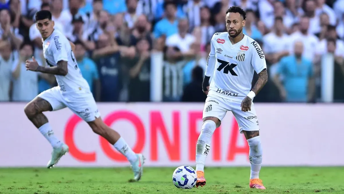 Neymar of Santos against Fortaleza.