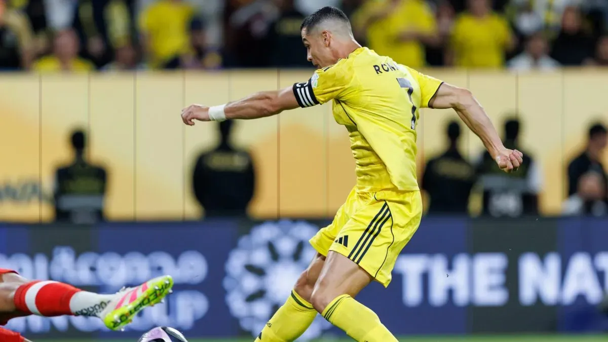 Cristiano Ronaldo, do time Al-Nassr FC, marca seu primeiro gol.