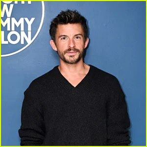 Jonathan Bailey está solteiro? Aqui está tudo o que ele disse sobre namoro e relacionamentos em sua entrevista com 'Pessoas'!